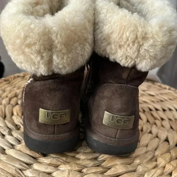 UGG Women's Brown Metro Tas Sheepskin Fur Ankle Winter Boot Size 7
